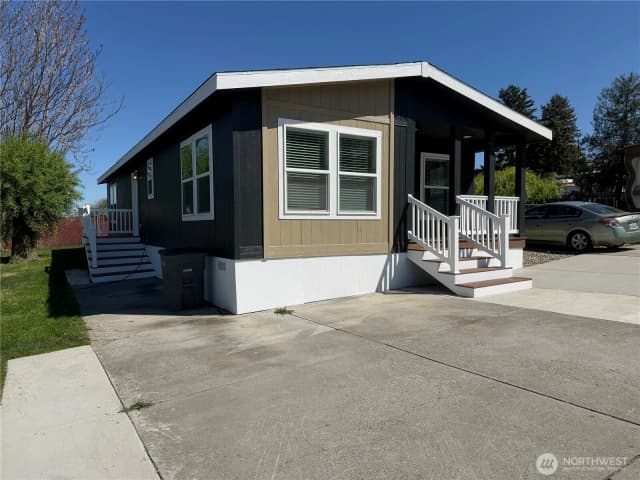 Property photo for 402 Maple Avenue #10, Sunnyside