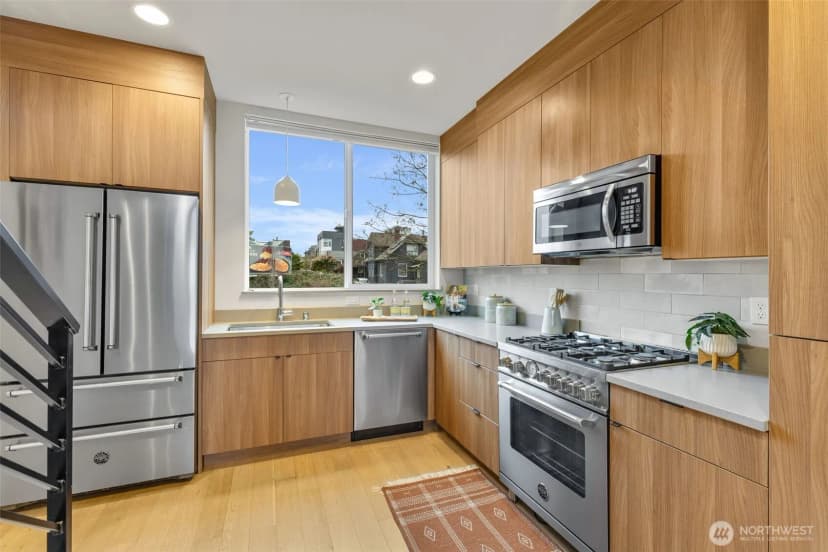 Property photo for 908 N 46th Street #f, Seattle photo 9
