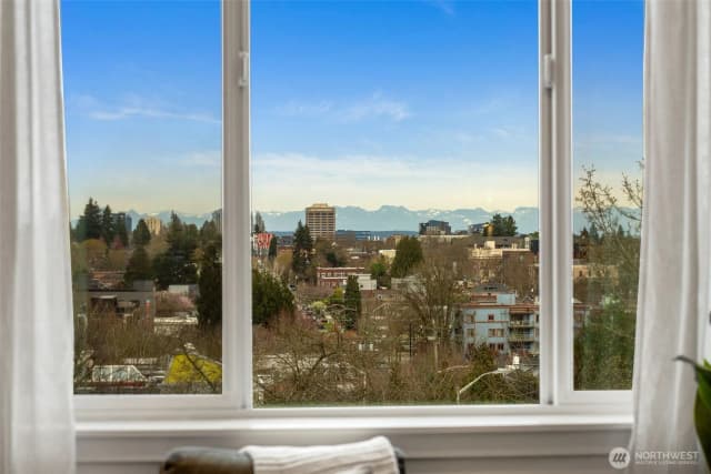 Property photo for 908 N 46th Street #f, Seattle photo 2