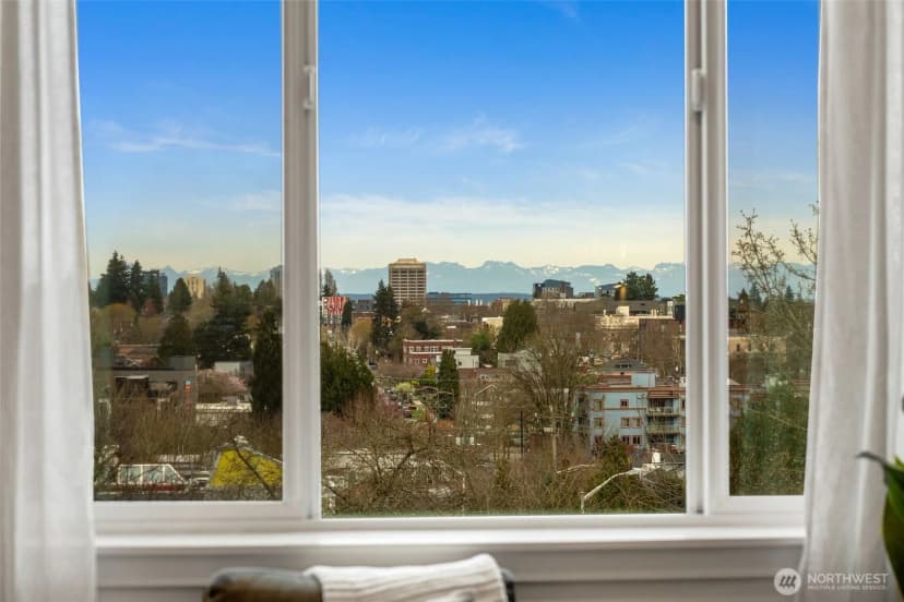 Property photo for 908 N 46th Street #f, Seattle photo 2