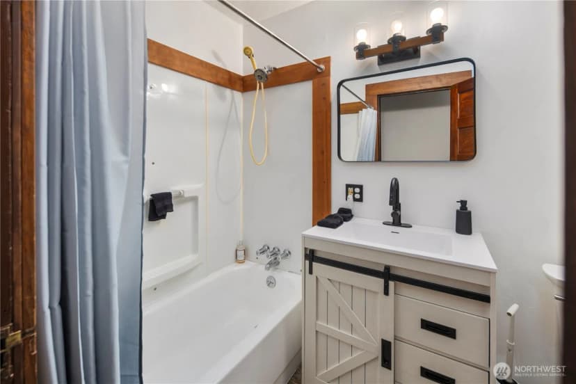 Property photo for 2023 K Avenue, Anacortes photo 13