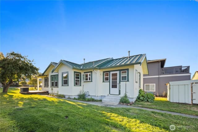 Property photo for 2023 K Avenue, Anacortes photo 2
