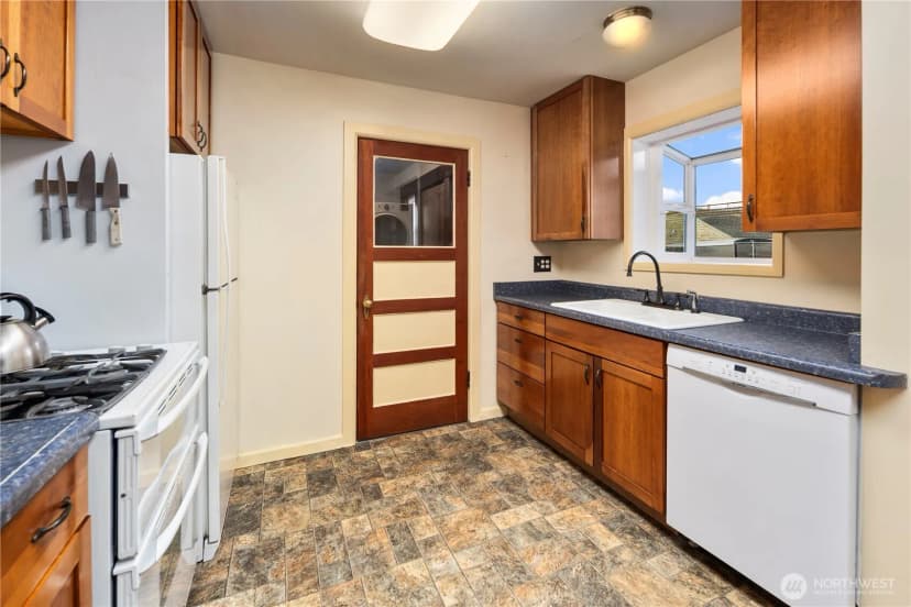 Property photo for 2023 K Avenue, Anacortes photo 8