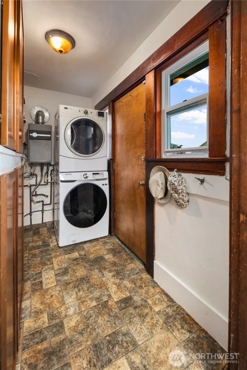 Property photo for 2023 K Avenue, Anacortes photo 9