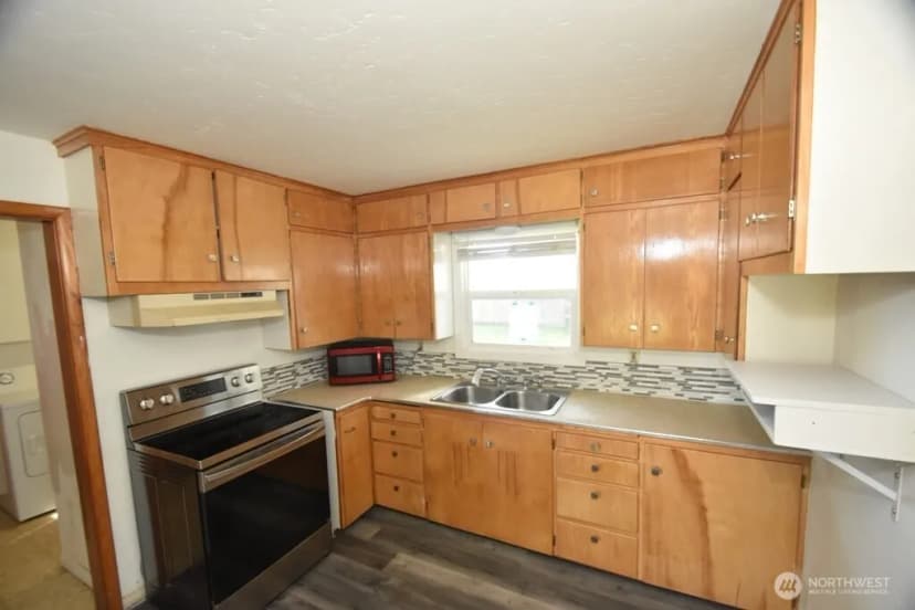 Property photo for 614 S Pine Street, Burlington photo 7