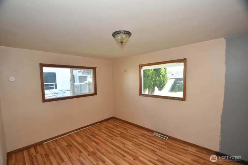 Property photo for 614 S Pine Street, Burlington photo 12