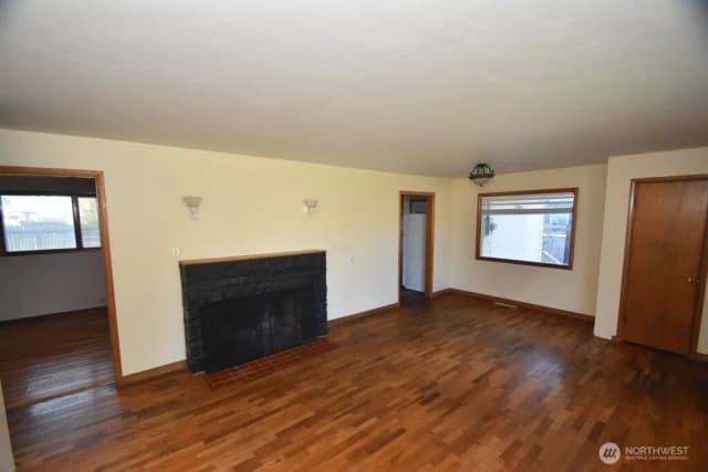 Property photo for 614 S Pine Street, Burlington photo 3
