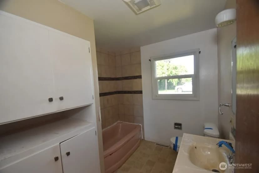 Property photo for 614 S Pine Street, Burlington photo 16