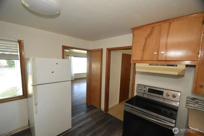 Property photo for 614 S Pine Street, Burlington photo 8