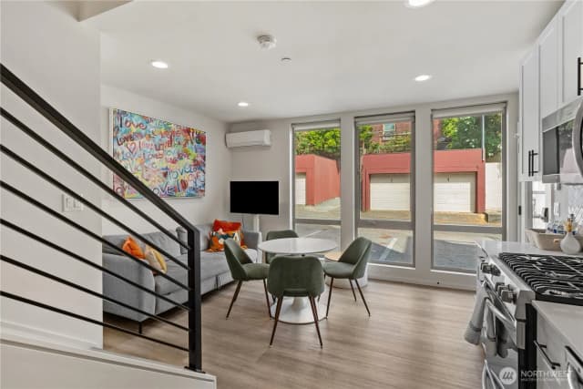 Property photo for 1118 16th Avenue #a, Seattle photo 4