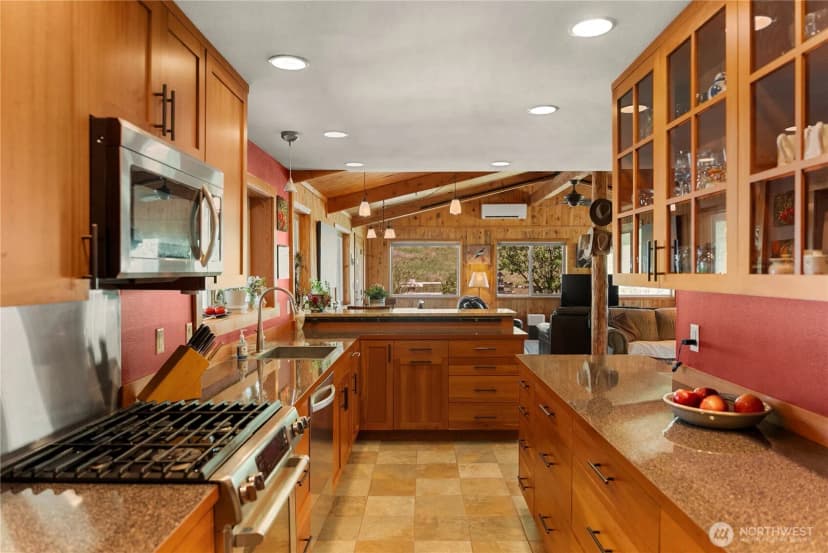 Property photo for 446 Rendezvous Road, Winthrop photo 8