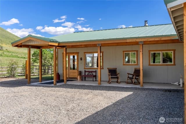 Property photo for 446 Rendezvous Road, Winthrop photo 3