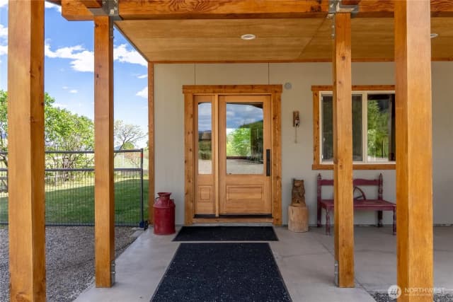 Property photo for 446 Rendezvous Road, Winthrop photo 4