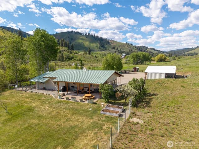 Property photo for 446 Rendezvous Road, Winthrop photo 2