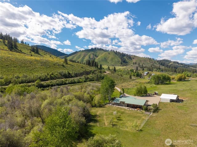 Property photo for 446 Rendezvous Road, Winthrop