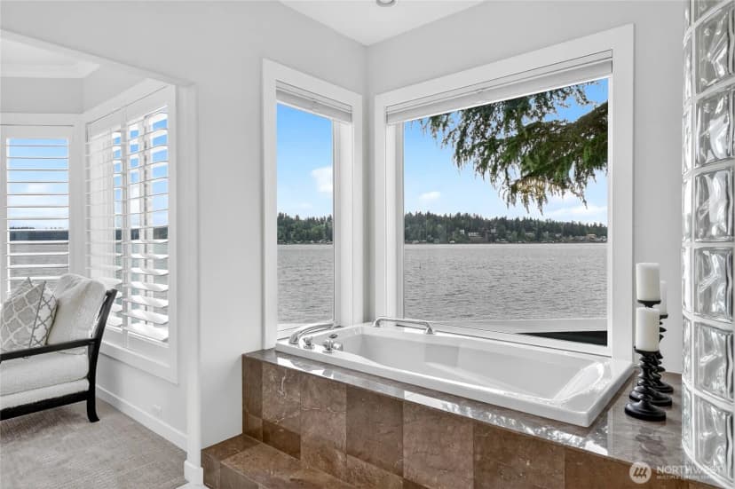Property photo for 2007 E Lake Sammamish Parkway Ne, Sammamish photo 15