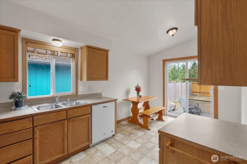 Property photo for 7713 63rd Street Ne, Marysville photo 10