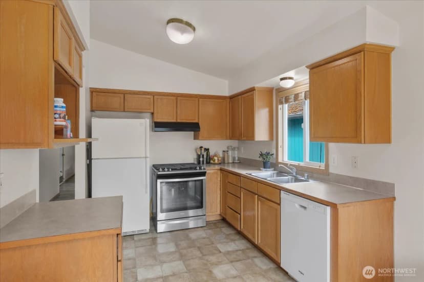 Property photo for 7713 63rd Street Ne, Marysville photo 8