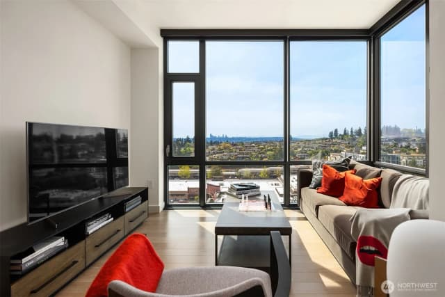 Property photo for 889 Avenue Square Ne #704, Bellevue photo 3
