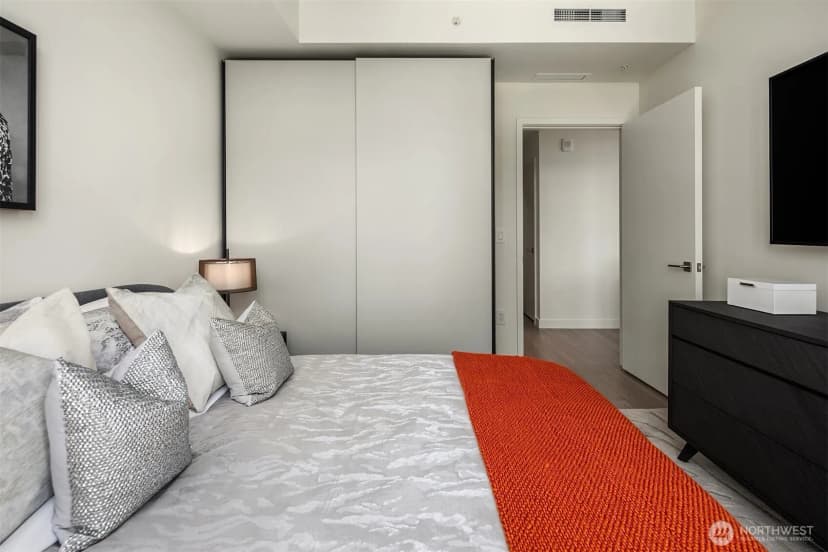 Property photo for 889 Avenue Square Ne #704, Bellevue photo 9