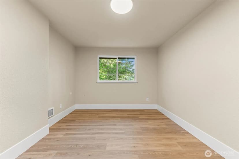 Property photo for 136 Rainier Acres Road Se, Rainier photo 16