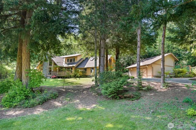 Property photo for 3337 Agate Heights Rd, Bellingham photo 2