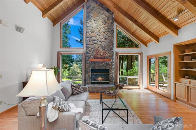 Property photo for 3337 Agate Heights Rd, Bellingham photo 3