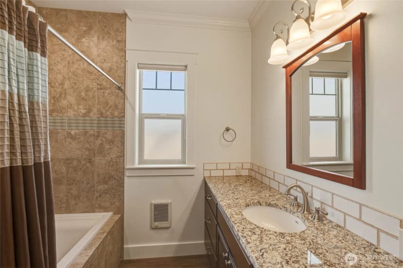 Property photo for 726 L Street Sw, Quincy photo 32
