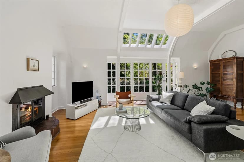 Property photo for 3822 S Court Street, Seattle photo 8