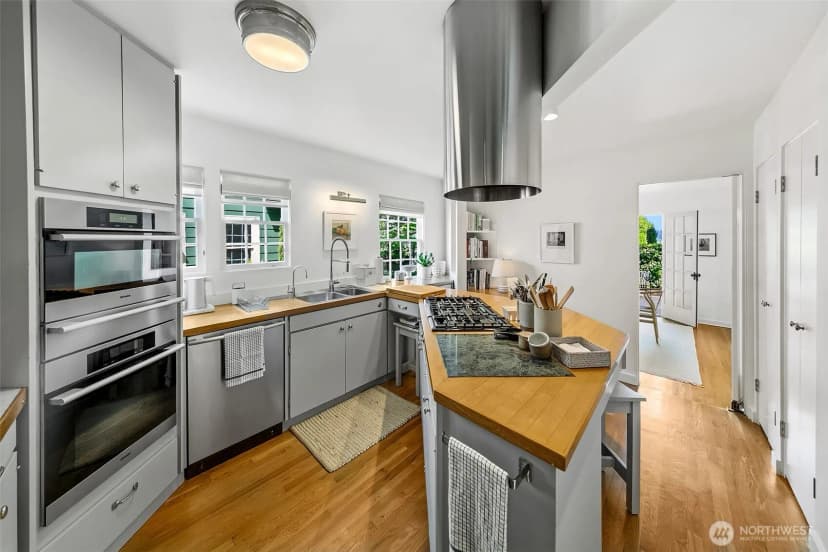 Property photo for 3822 S Court Street, Seattle photo 14