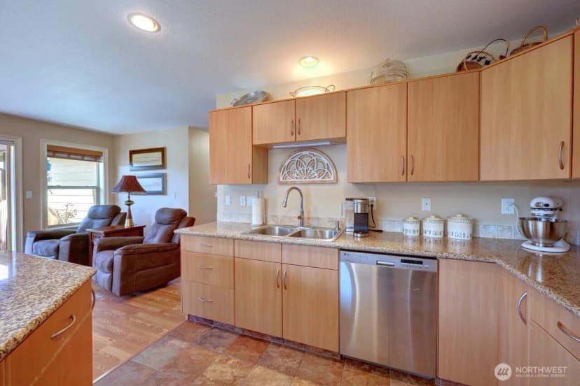 Property photo for 33007 G Place, Ocean Park photo 11