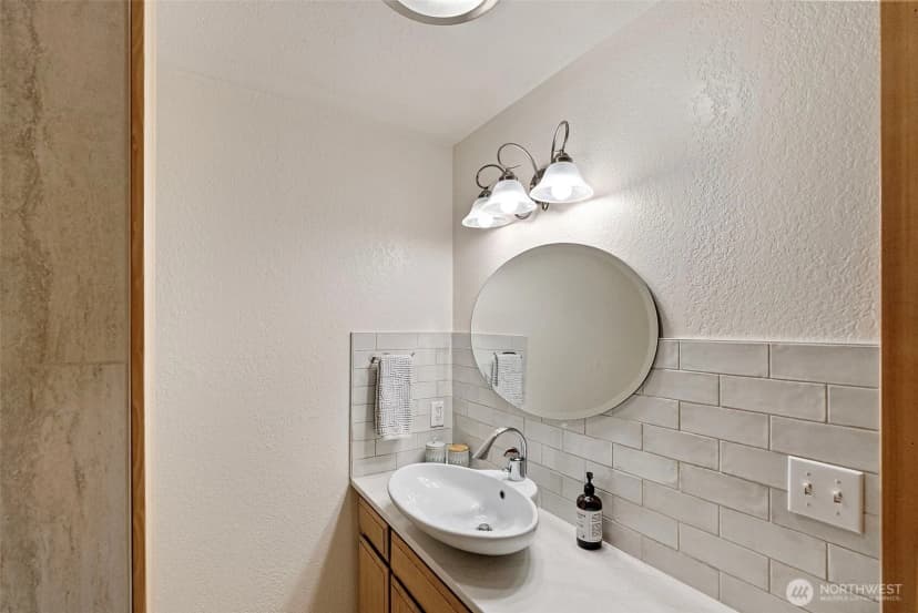 Property photo for 19545 Park Boulevard Ne, Suquamish photo 14