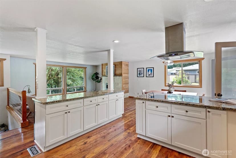 Property photo for 19545 Park Boulevard Ne, Suquamish photo 6