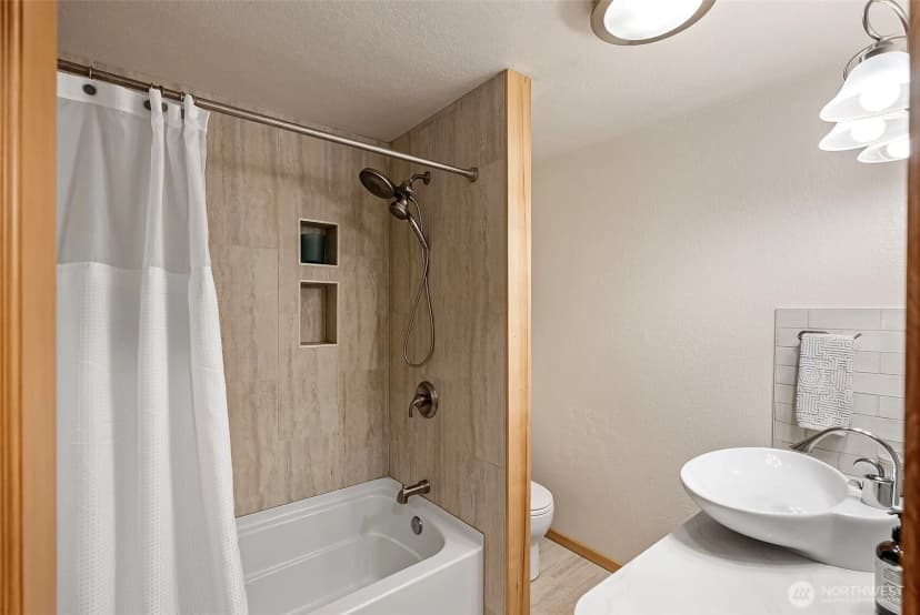 Property photo for 19545 Park Boulevard Ne, Suquamish photo 15
