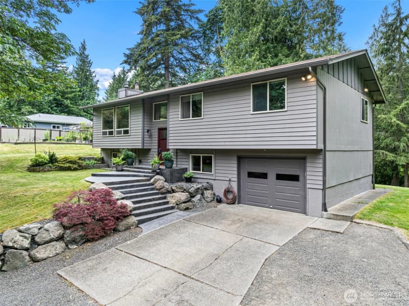Property photo for 19545 Park Boulevard Ne, Suquamish