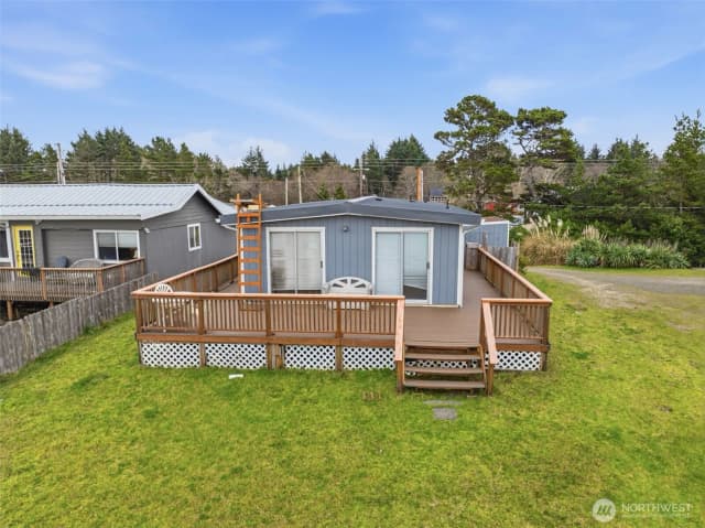 Property photo for 13301 North Place, Long Beach