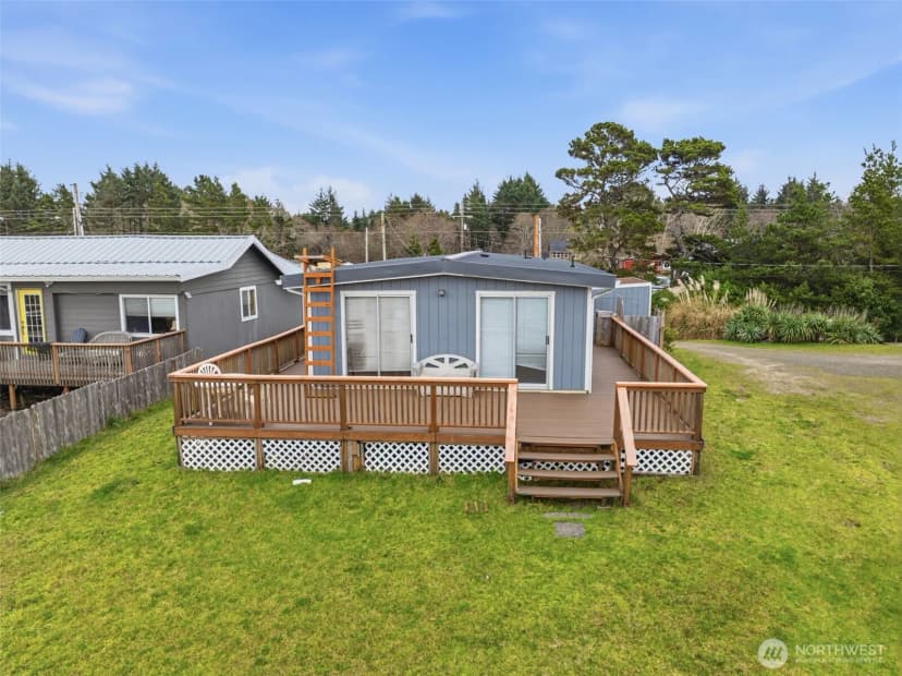Property photo for 13301 North Place, Long Beach