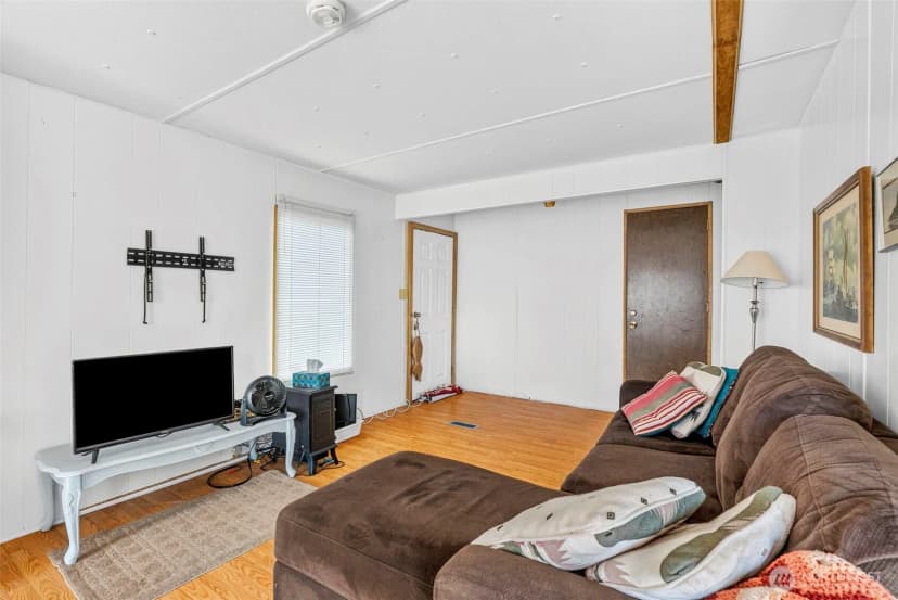 Property photo for 13301 North Place, Long Beach photo 12