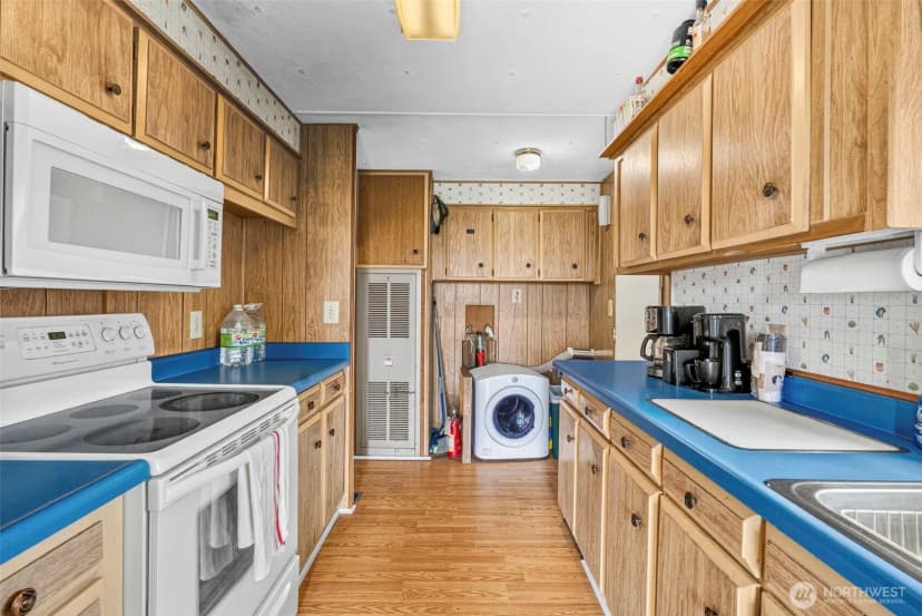 Property photo for 13301 North Place, Long Beach photo 18