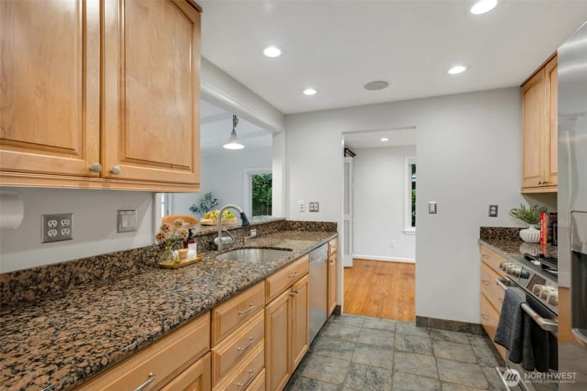 Property photo for 4732 45th Avenue Ne, Seattle photo 15
