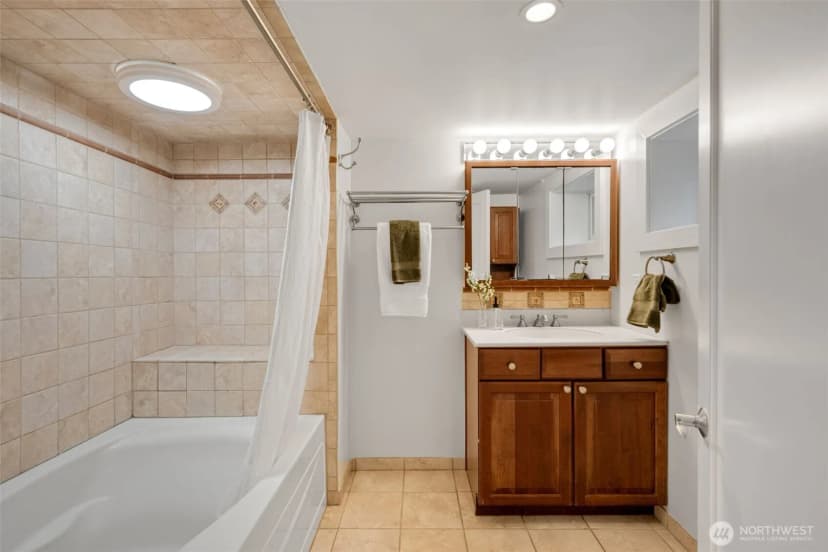 Property photo for 4732 45th Avenue Ne, Seattle photo 30