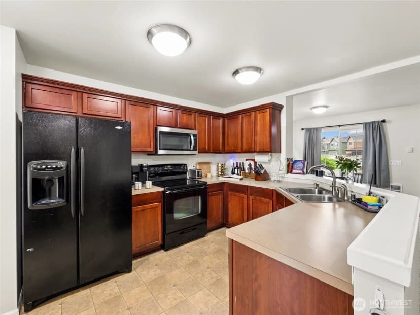 Property photo for 5879 Pennsylvania Street Se, Lacey photo 8