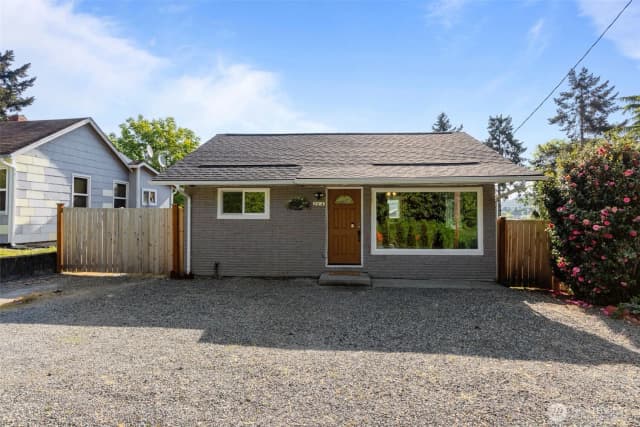 Property photo for 264 Taylor Ave Nw, Renton photo 2
