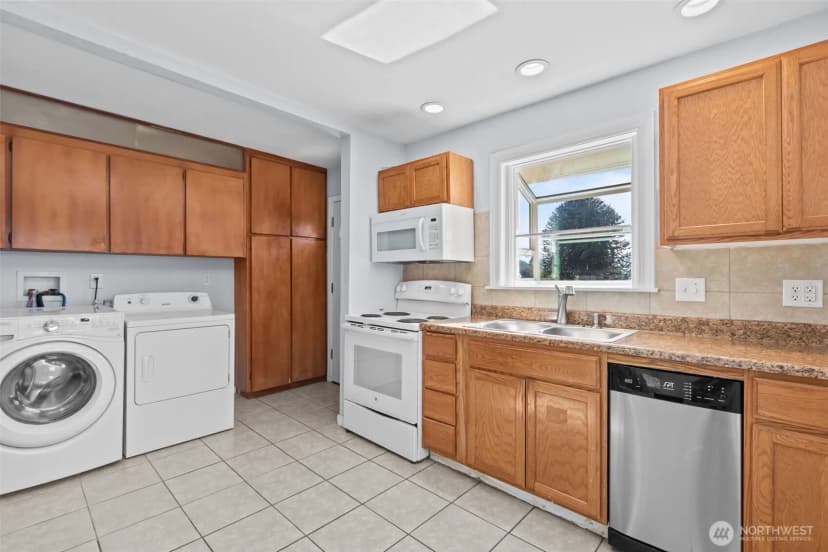Property photo for 264 Taylor Ave Nw, Renton photo 11