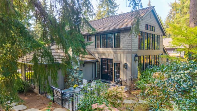 Property photo for 11726 Ne 41st Street, Kirkland