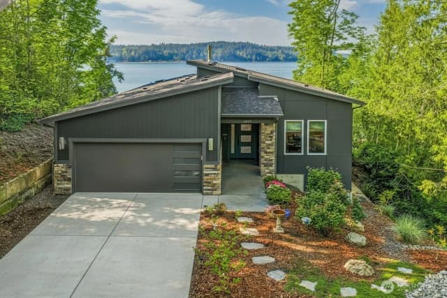 Property photo for 4652 E Hillcrest Drive, Port Orchard photo 2