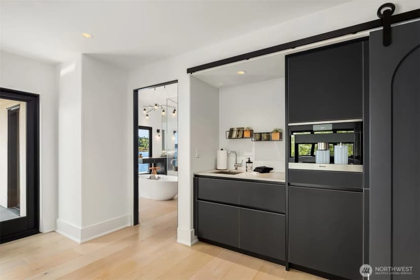Property photo for 9205 Se Shoreland Drive, Bellevue photo 17