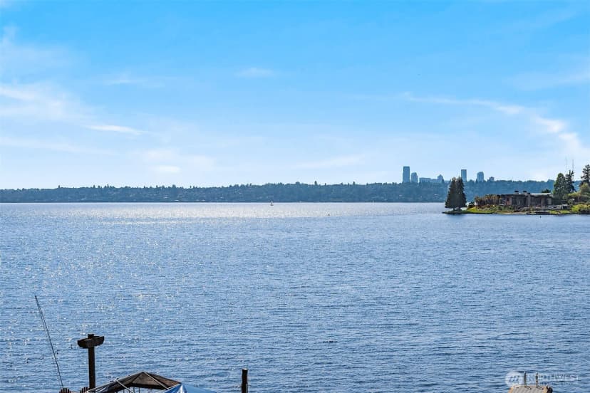 Property photo for 9205 Se Shoreland Drive, Bellevue photo 16