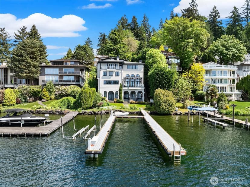 Property photo for 9205 Se Shoreland Drive, Bellevue