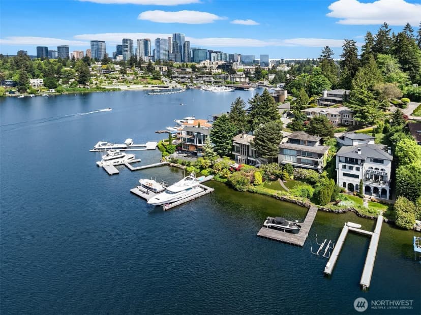 Property photo for 9205 Se Shoreland Drive, Bellevue photo 2
